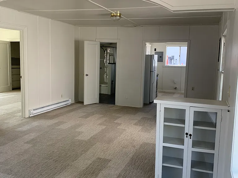 1027 Locust St — Photo 3