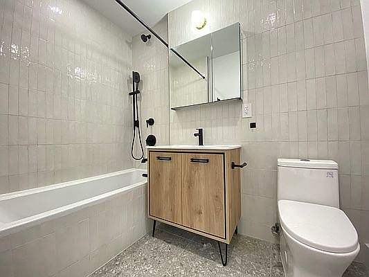 5th image of 340 E 74th St #14F
