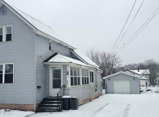 406 Caroline St, Essexville, MI