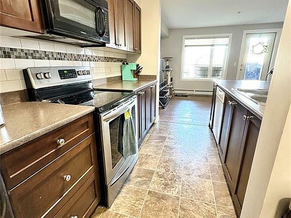 5th image of 820 5th St NE #101