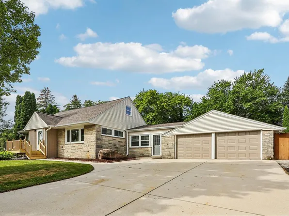 W73N917 London COURT, Cedarburg, WI 53012