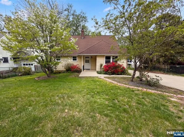 616 River Rd, Teaneck, NJ 07666