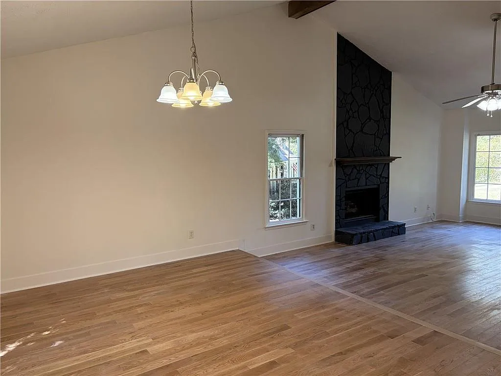 4 bed, 3.0 bath, 2097 sqft, $2,600 — Photo 3