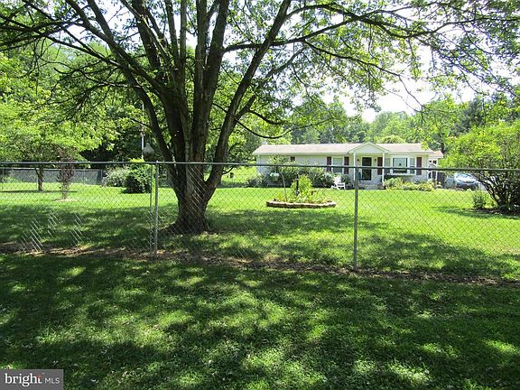 Fully Fenced Front Yard!