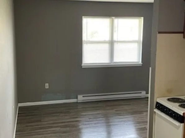 1214 S Blake St, Stockton, MO
