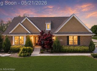 37125 White Tail Ct, Farmington Hills, MI 48335