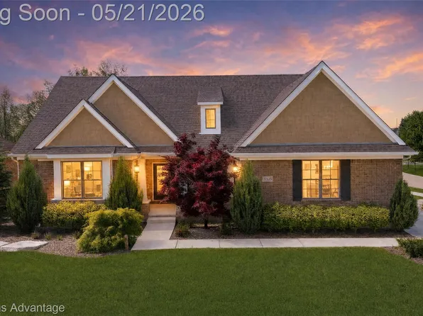 37125 White Tail Ct, Farmington Hills, MI 48335