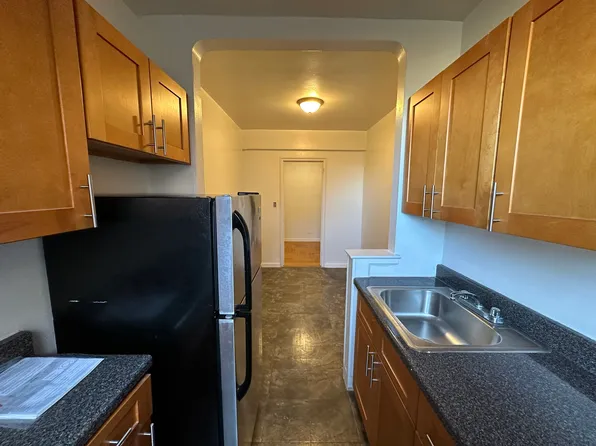 165 Bennett Avenue image 3 of 7