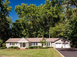 17 Colonial Rd, Mendham, NJ 07945