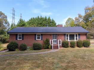 2921 Woodworth Dr, Winston Salem, NC 27103