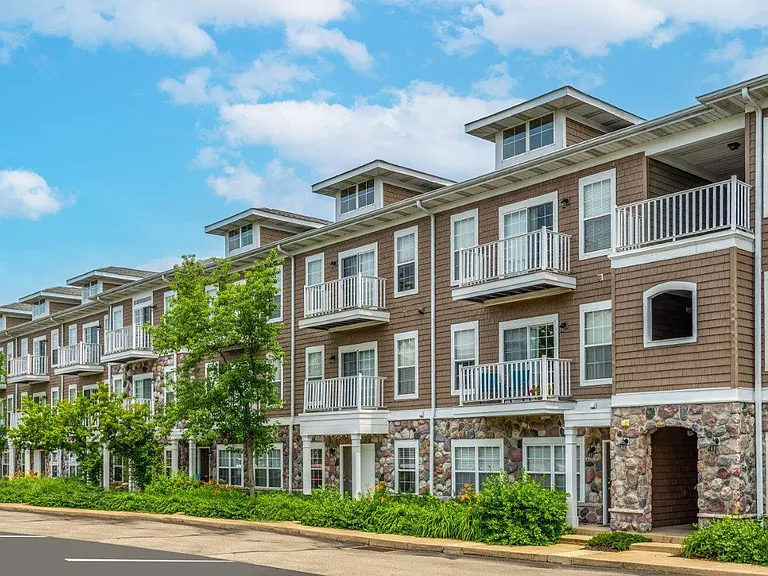 The Docks Apartments and Townhomes — Photo 13