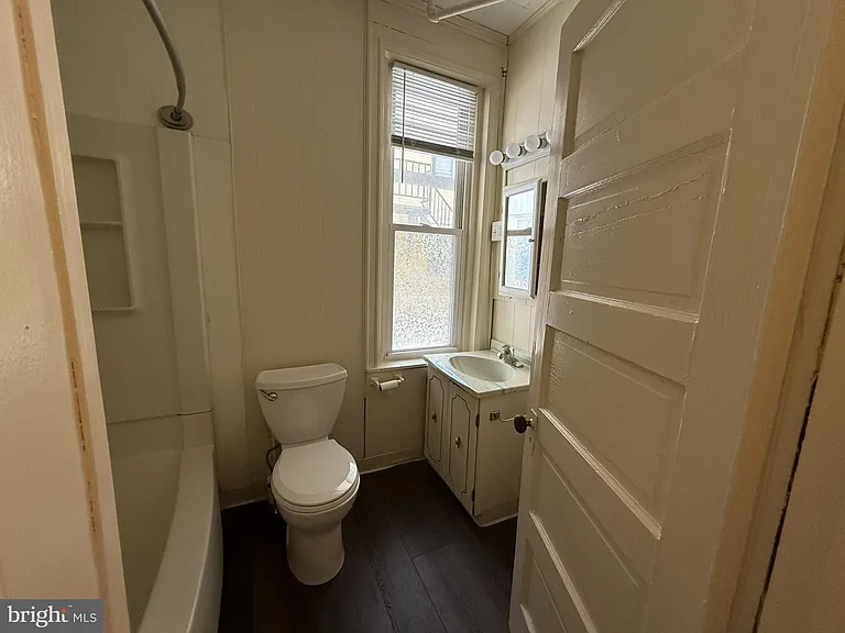 232 Walnut St #1W — Photo 7