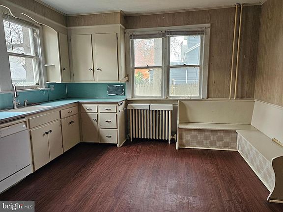 3rd image of 152 N Main St