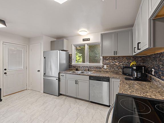 5th image of 3602 Hall St