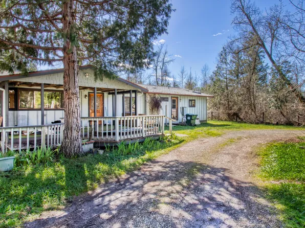 783 Hummingbird Rd, Cave Junction, OR 97523