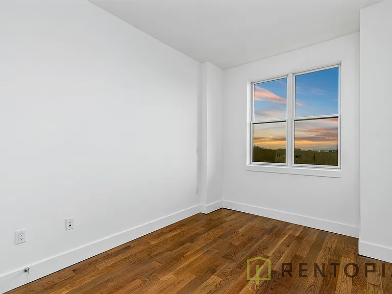581 Ocean Pkwy #3G — Photo 2