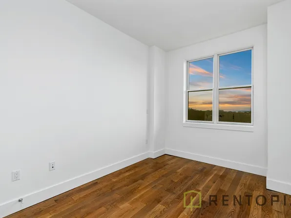 581 Ocean Parkway image 6 of 12