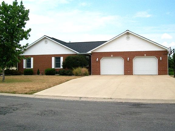2nd image of 700 Rose Ln