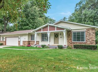 4285 Crestlane Dr, Hudsonville, MI 49426