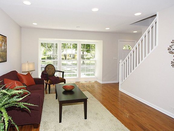 2nd image of 5844 Capulina Ave