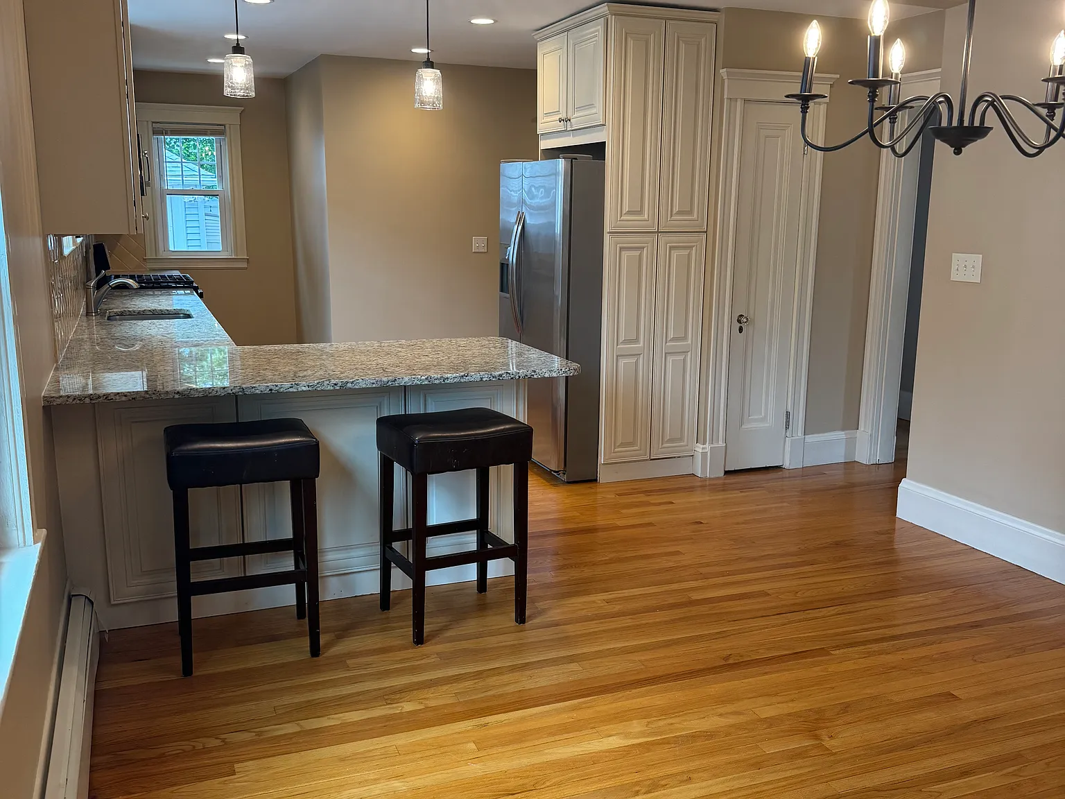 2 bed, 1200 sqft, $3,400 — Photo 2