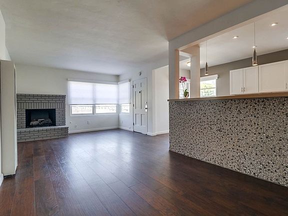 3rd image of 4150-54 Lamont St #1875
