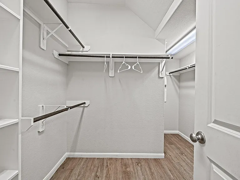 13826 Andover Park Dr — Photo 21