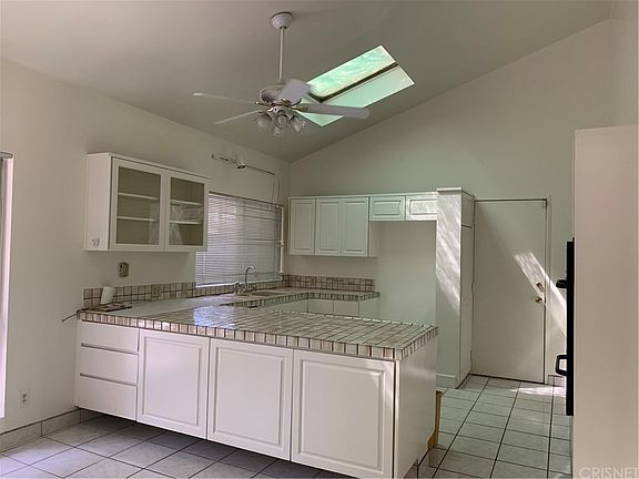 4th image of 20925 Clarin St
