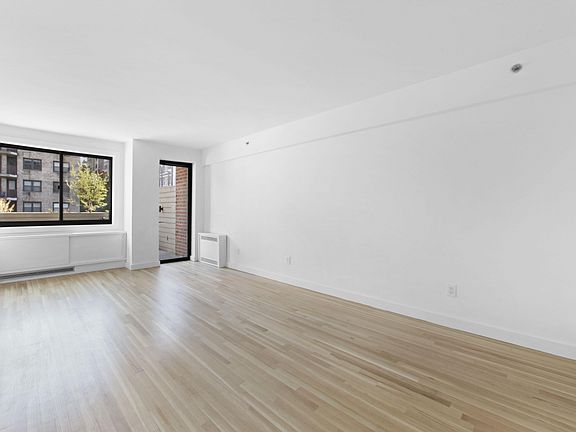 3rd image of 101 W 15th St APT 210