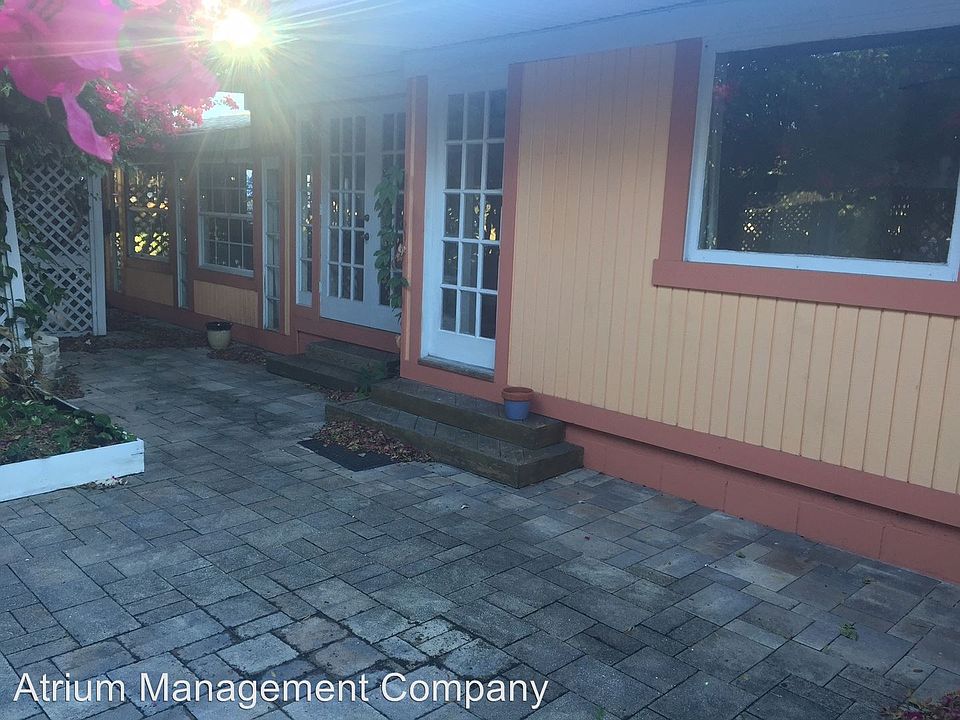 1st image of 492 6th Ave N