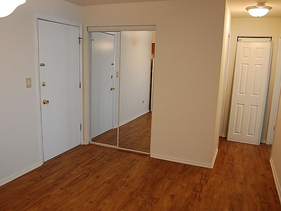 4th image of 210 Circle Ave APT 200