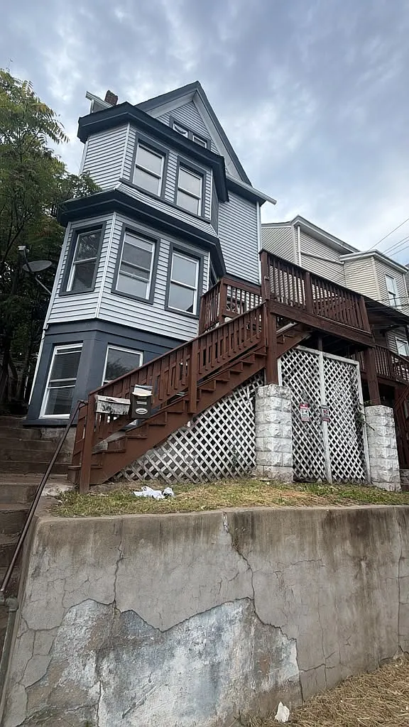 5 bed, $3,000 — Photo 1