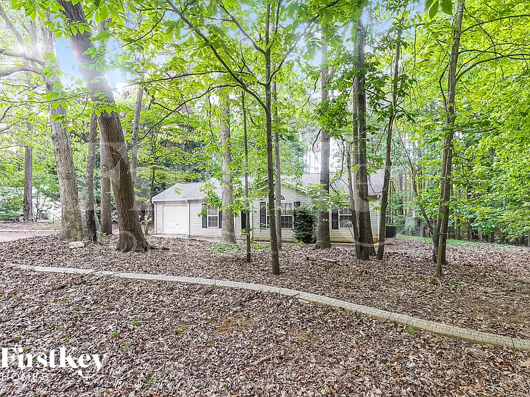 110 Waderich Ln — Photo 2
