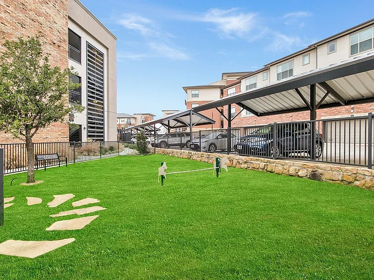 Eastbank River Walk Townhomes & Apartments — Photo 12