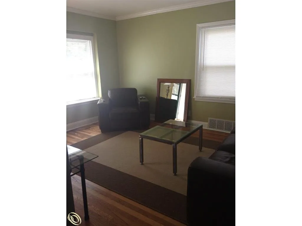 1625 Woodward Hts photo 1