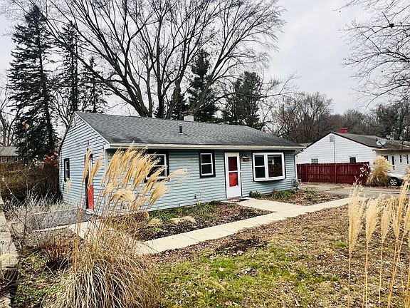 3rd image of 153 Carleton Dr S