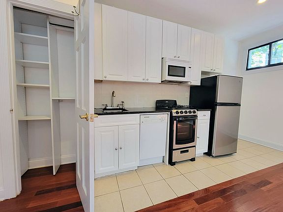 4th image of 496 Hudson St #Xt