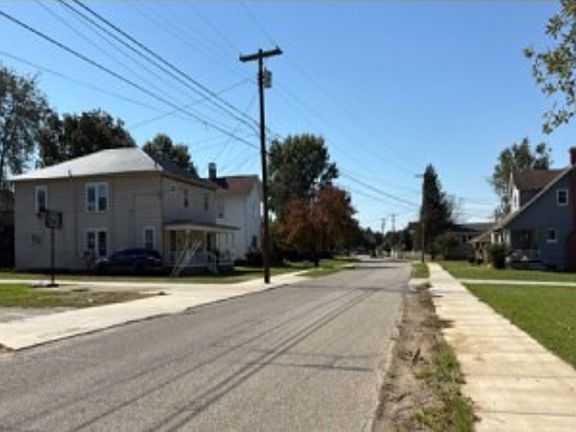 Exterior Neighborhood (street photo)