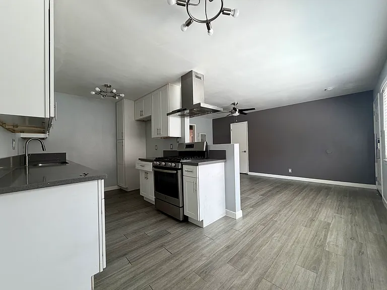611 Walnut Ave #5 — Photo 5