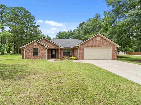 2015 W Lake Dr, Gladewater, TX 75647