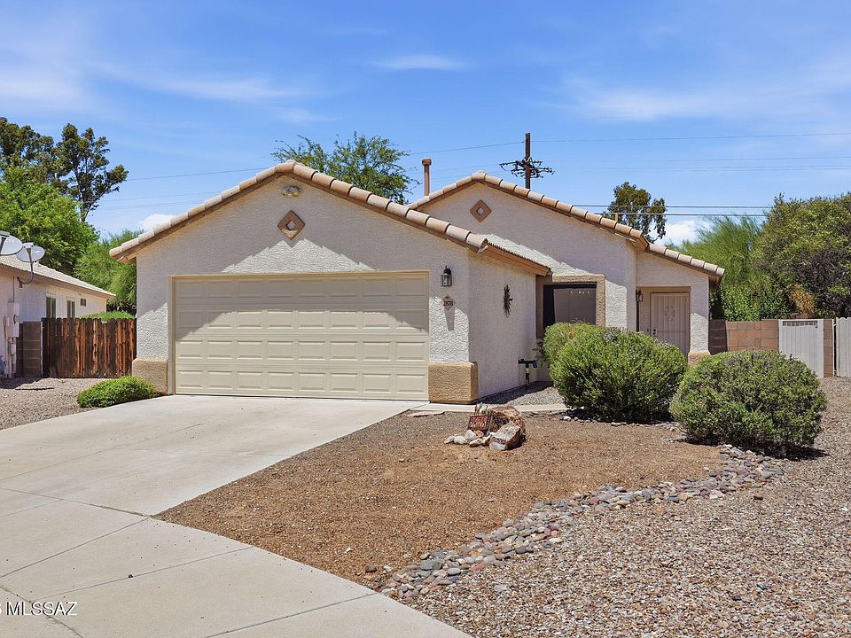 1st image of 2878 W Medallion Dr