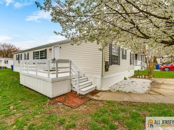 14 Dickens Rd, North Brunswick, NJ 08902