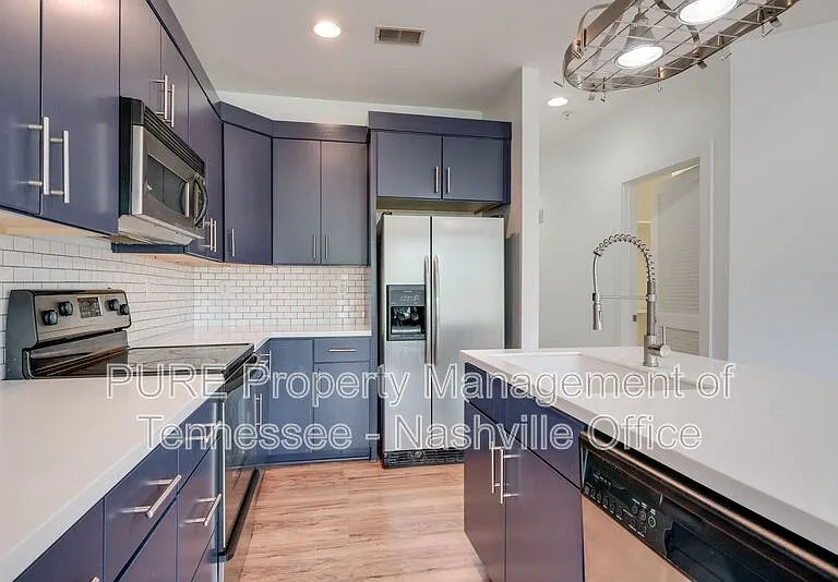 760 Wedgewood Park #305 — Photo 9