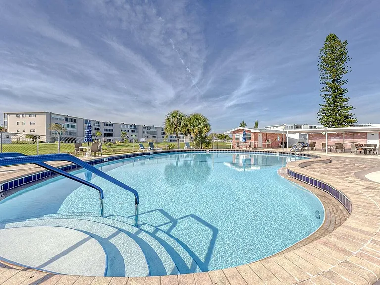 3 Kingswood E #A — Photo 8