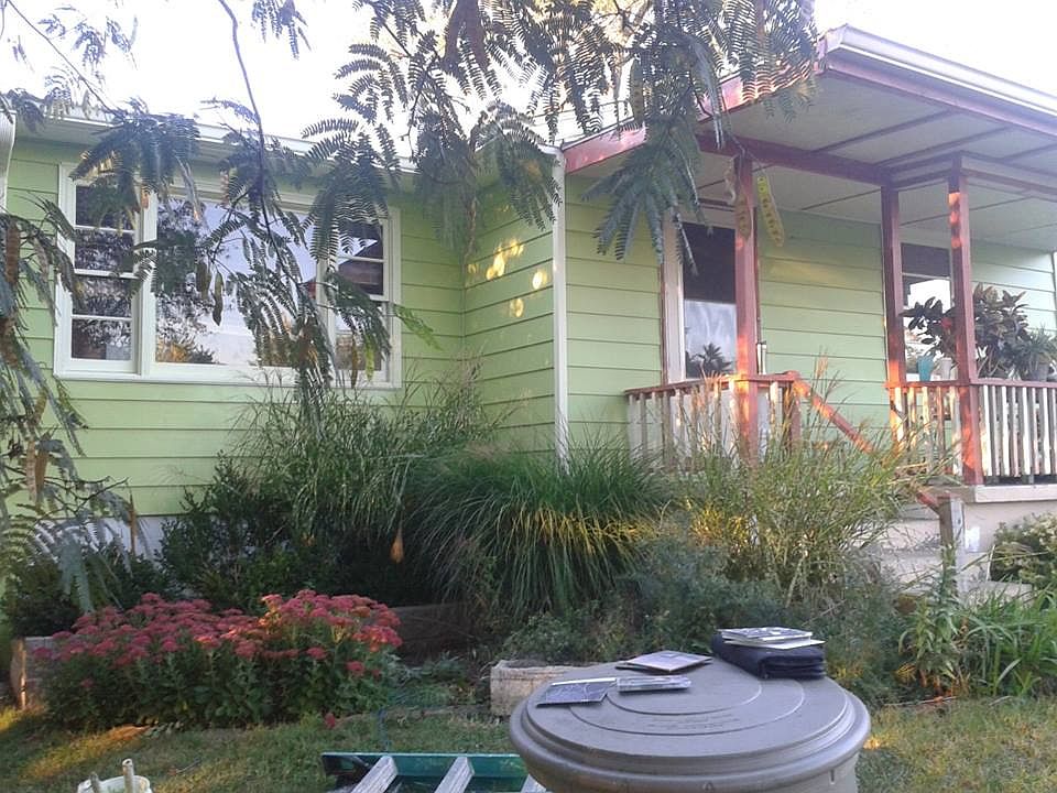 2nd image of 606 W Dixie St
