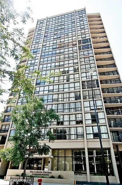 1540 N La Salle Dr APT 303 photo 1