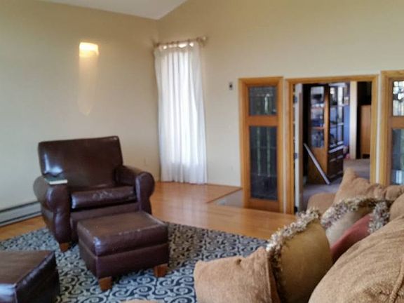 3rd image of 999 Atterbury Dr