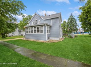 319 Jackson St, Genoa, IL 60135