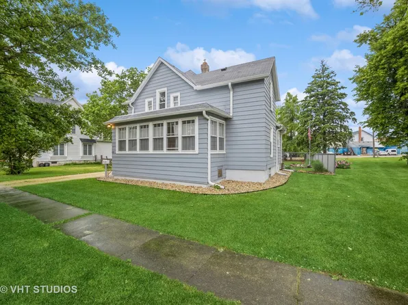 319 Jackson St, Genoa, IL 60135