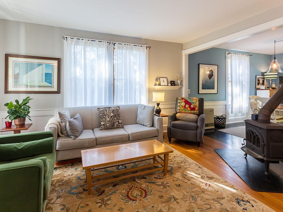 1st image of 4 Munroe Ave